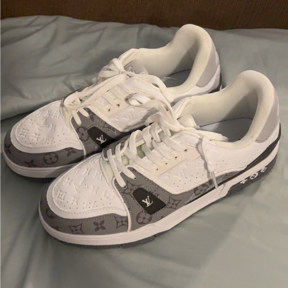 Louis Vuitton White and Gray Sneakers size 7 fit more like an 8